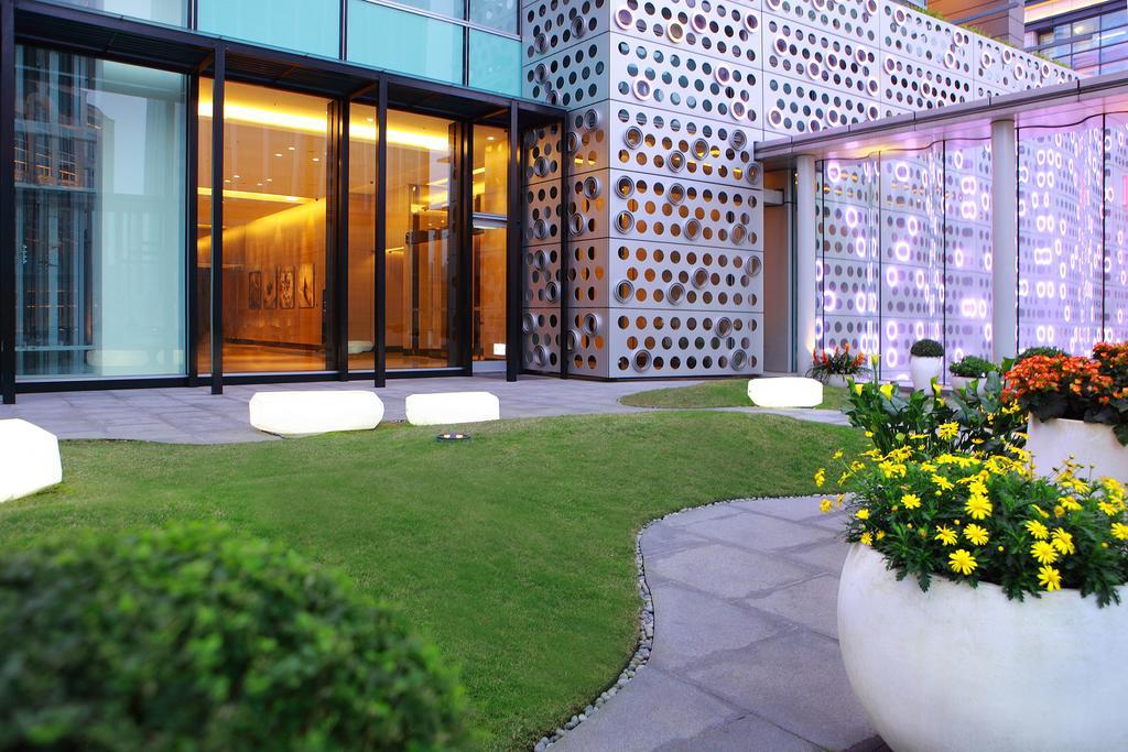 Hotel Humble House Taipei, Curio Collection By Hilton Esterno foto The hotel's entrance