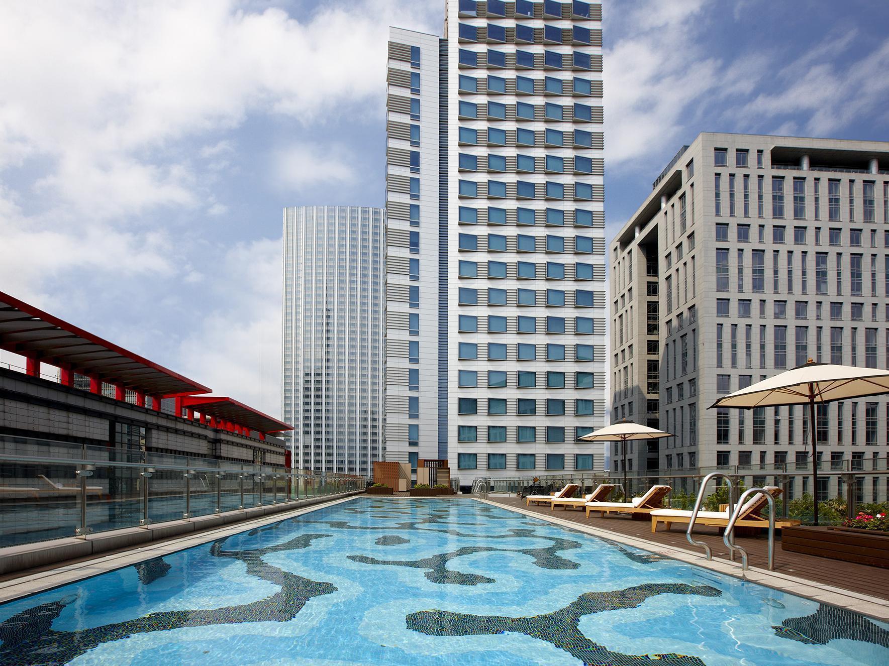 Hotel Humble House Taipei, Curio Collection By Hilton Esterno foto The swimming pool at the hotel