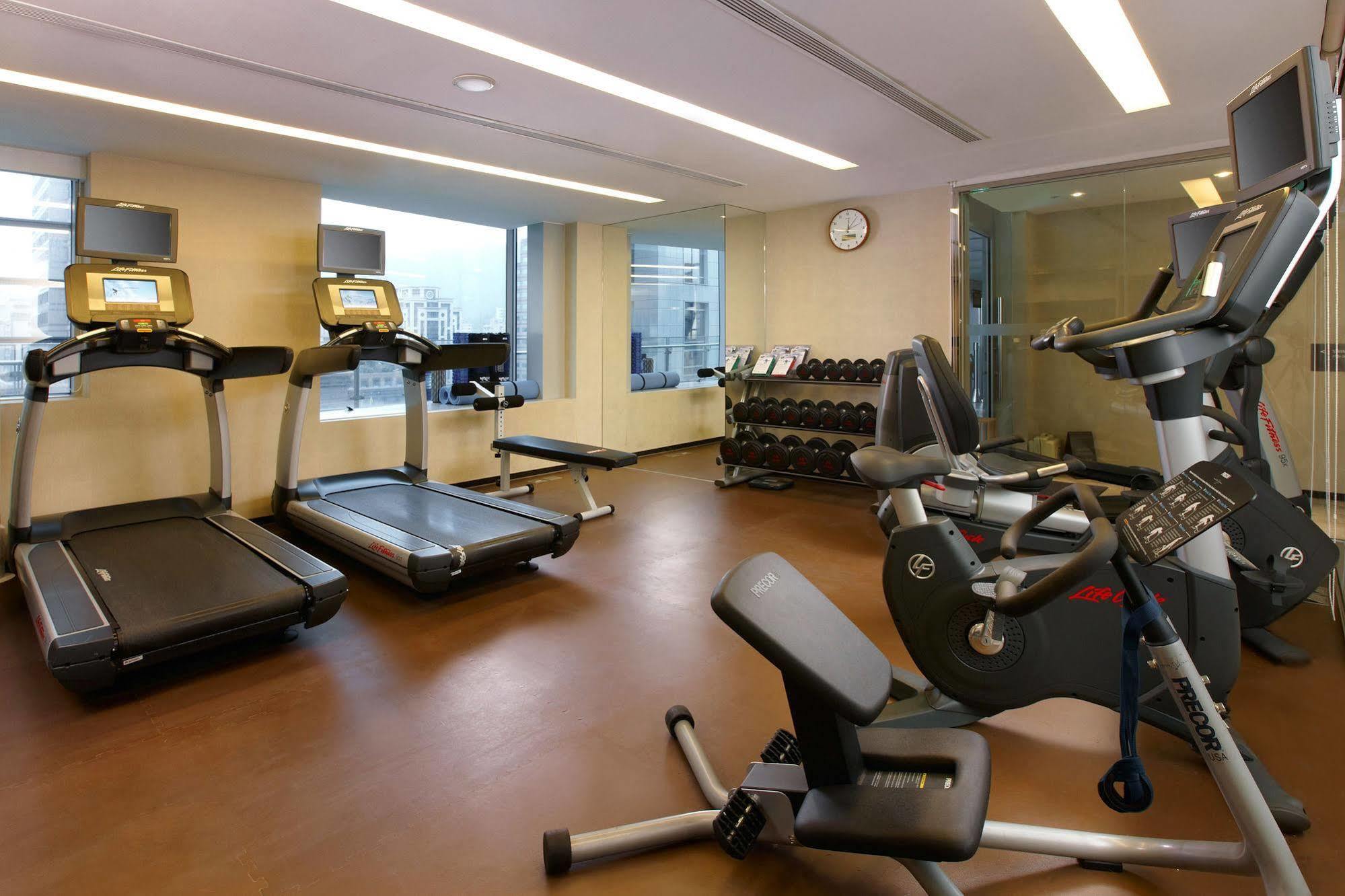 Hotel Humble House Taipei, Curio Collection By Hilton Esterno foto The gym at the hotel