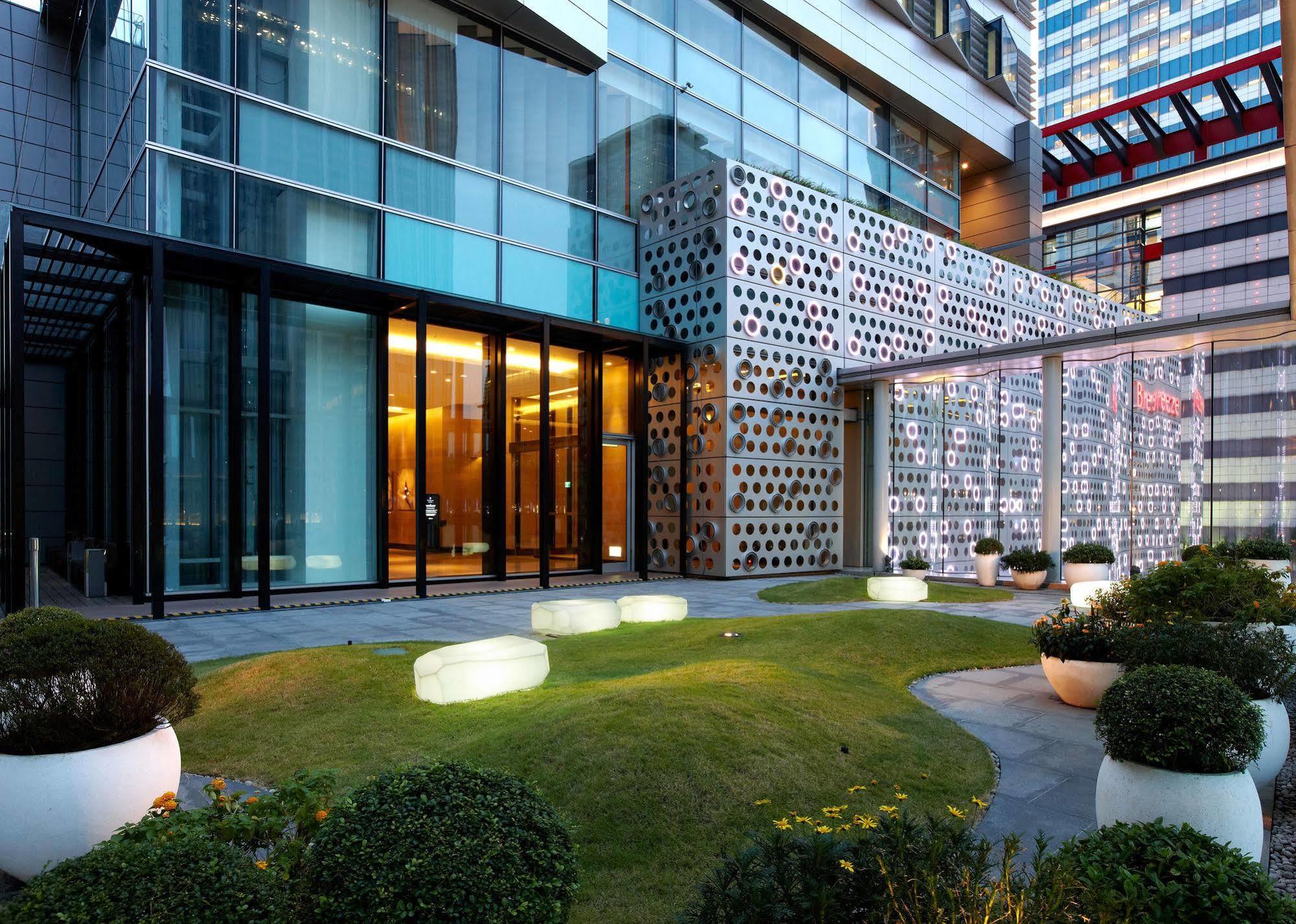 Hotel Humble House Taipei, Curio Collection By Hilton Esterno foto The hotel's entrance